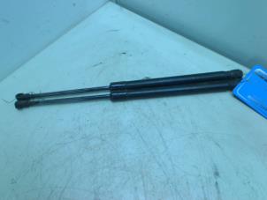 Used Set of tailgate gas struts BMW 1 serie (E87/87N) 116i 1.6 16V Price € 40,00 Margin scheme offered by Boels Autodemontage