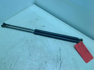 Used Set of tailgate gas struts BMW 3-Serie Price € 25,00 Margin scheme offered by Boels Autodemontage
