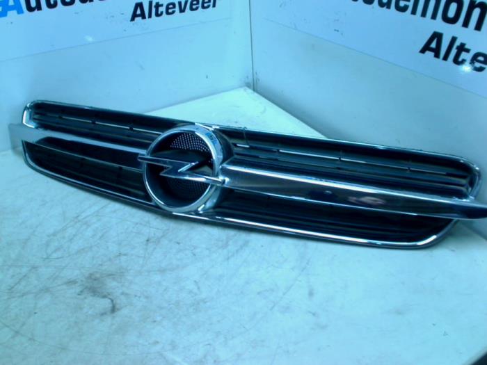 Używane Grill Opel Vectra C Caravan 2.2 DIG 16V Cena € 30,00 Procedura marży oferowane przez Boels Autodemontage