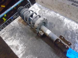 Used Front shock absorber rod, right Opel Astra G (F08/48) 1.7 DTL Price € 30,00 Margin scheme offered by Boels Autodemontage