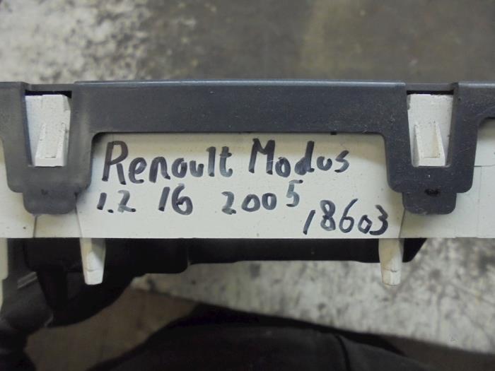 Cuentakilómetros de un Renault Modus/Grand Modus (JP) 1.2 16V 2005