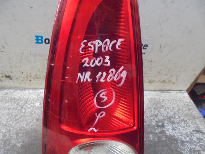 Luz trasera izquierda de un Renault Espace 2003