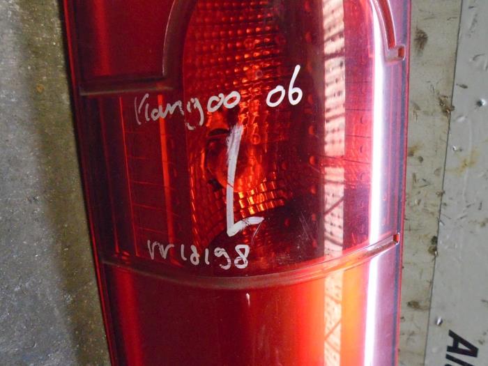 Luz trasera izquierda de un Renault Kangoo Express (FC) 1.5 dCi 65 2006