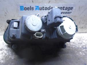 Used Headlight, right Renault Safrane II 2.2 dT RTE,RXE 12V Price on request offered by Boels Autodemontage