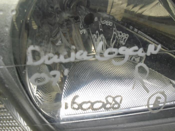 Faro derecha de un Dacia Logan (LS) 1.4 2007