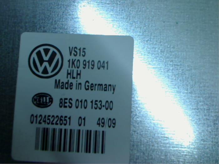 Régulateur de tension d'un Volkswagen Golf VI (5K1) 1.6 TDI 16V 2010