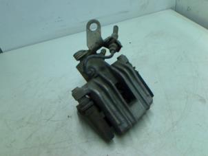 Used Rear brake calliper, left Volkswagen Golf VI (5K1) 1.6 TDI 16V Price € 45,00 Margin scheme offered by Boels Autodemontage