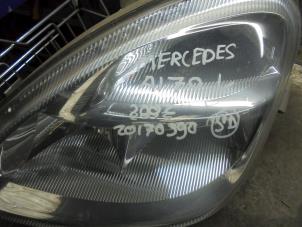 Usados Faro izquierda Mercedes A (W168) 1.7 A-170 CDI 16V Precio € 35,00 Norma de margen ofrecido por Boels Autodemontage
