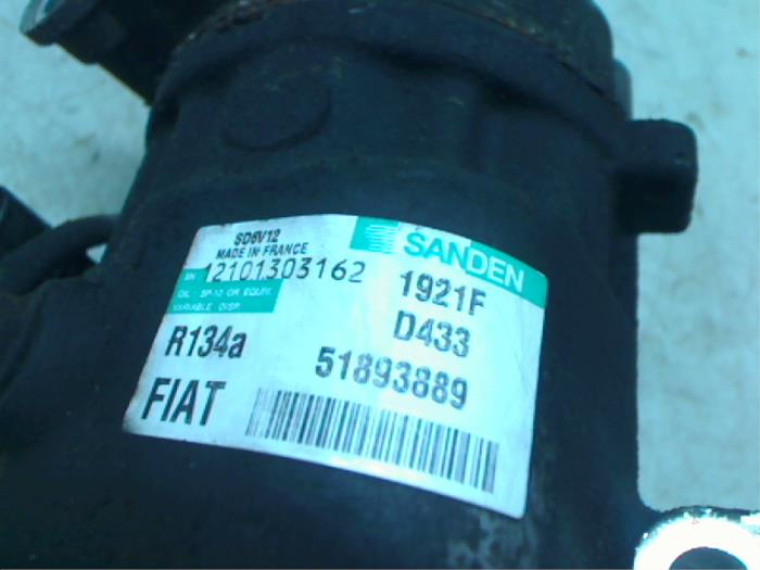 Bomba de aire acondicionado de un Fiat Punto Evo (199) 1.3 JTD Multijet 85 16V Euro 5 2011