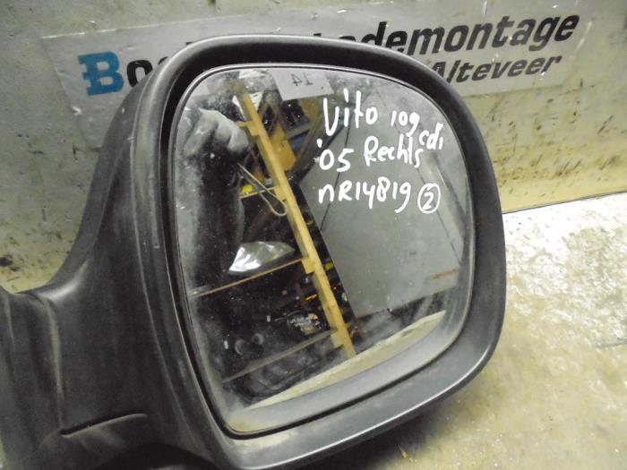 Rétroviseur extérieur droit d'un Mercedes-Benz Vito (639.6) 2.2 109 CDI 16V 2005