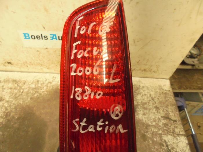 Rücklicht links van een Ford Focus 2 Wagon 1.6 TDCi 16V 110 2006
