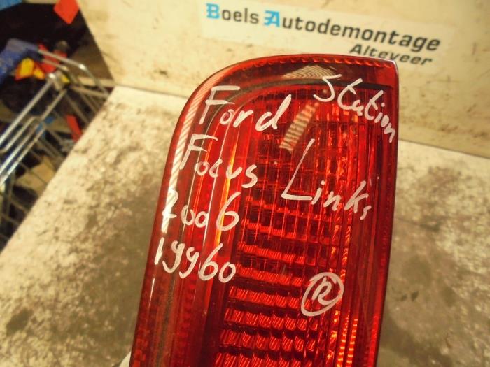 Rücklicht links van een Ford Focus 2 Wagon 1.6 TDCi 16V 90 2006