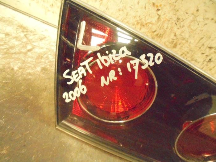 Rücklicht links van een Seat Ibiza III (6L1) 1.4 16V 100 2006