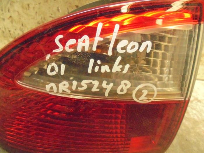 Rücklicht links van een Seat Leon 2001