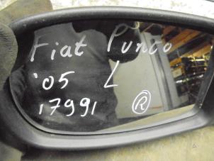 Used Wing mirror, left Fiat Punto II (188) 1.4 16V Price € 25,00 Margin scheme offered by Boels Autodemontage