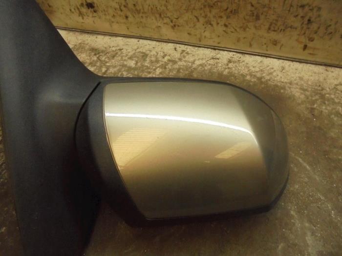 Wing mirror, right from a Ford Mondeo III Wagon 1.8 16V 2002