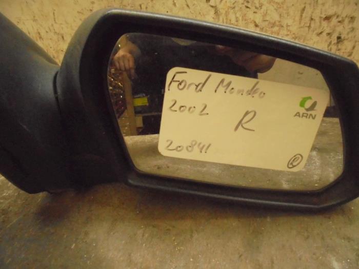 Lusterko zewnetrzne prawe z Ford Mondeo III Wagon 1.8 16V 2002