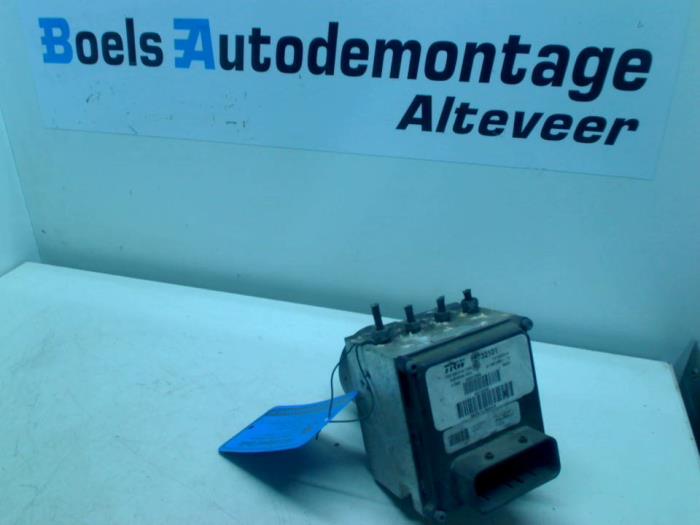 Używane Pompa ABS Peugeot 407 SW (6E) 1.6 HDi 16V Cena € 75,00 Procedura marży oferowane przez Boels Autodemontage