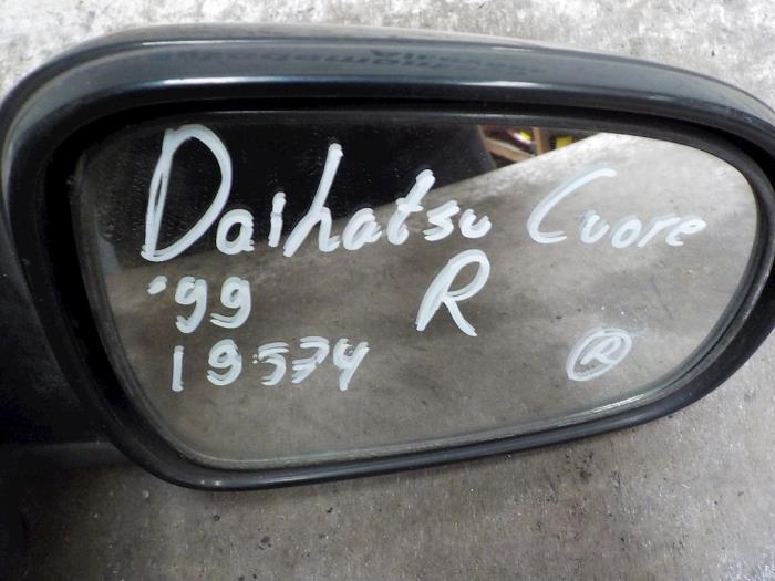 Wing mirror, right from a Daihatsu Cuore (L251/271/276) 1.0 12V 1999