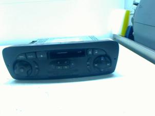 Used Radio/cassette player Peugeot 206 (2A/C/H/J/S) 1.6 16V Price € 15,00 Margin scheme offered by Boels Autodemontage