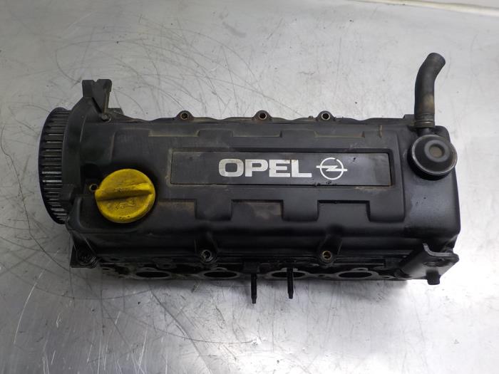 Cylinder head from a Opel Combo (Corsa C) 1.7 DI 16V 2002