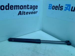 Used Set of tailgate gas struts Skoda Fabia II Combi 1.6 TDI 16V 90 Price on request offered by Boels Autodemontage