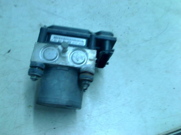Begagnade ABS-pump Peugeot 307 (3A/C/D) 1.4 Pris € 40,00 Marginaltabell erbjuds av Boels Autodemontage