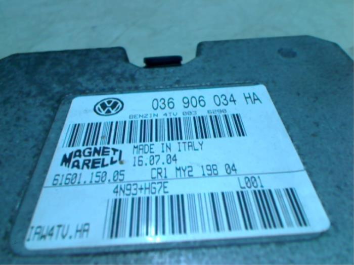 Engine management computer from a Seat Ibiza III (6L1) 1.4 16V 75 2005