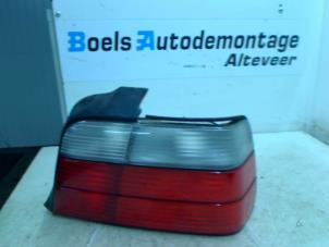 Usagé Feu arrière droit BMW 3 serie (E36/4) 316i Prix € 25,00 Règlement à la marge proposé par Boels Autodemontage