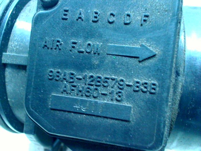 Medidor de masa de aire de un Ford Focus 1 Wagon 1.8 TDCi 115 2005