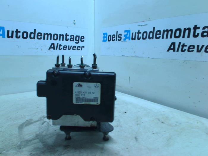 Usagé Pompe ABS Mercedes CLK (C208) 3.2 320 V6 18V Prix € 100,00 Règlement à la marge proposé par Boels Autodemontage