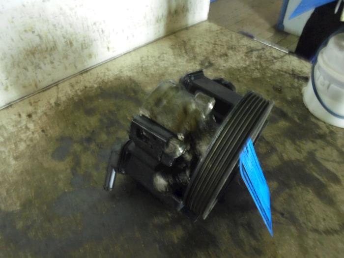 Power steering pump from a Peugeot 206 (2A/C/H/J/S) 2.0 GTI 16V 2003