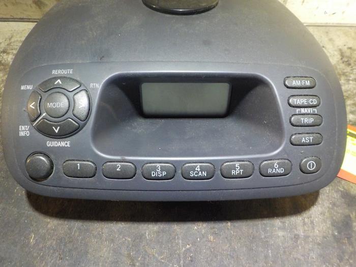 Radio van een Toyota Corolla (EB/WZ/CD) 1.6 16V VVT-i 2001