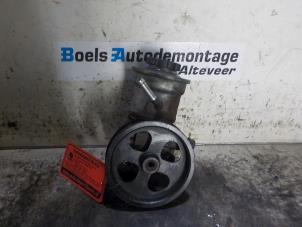 Used Power steering pump Toyota Avensis Wagon (T25/B1E) 2.2 D-4D 16V D-CAT Price € 35,00 Margin scheme offered by Boels Autodemontage
