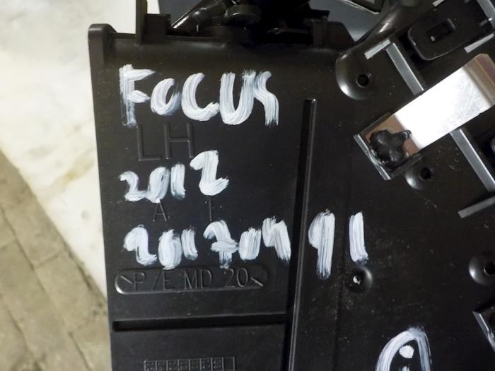 Used On-board computer controller Ford Focus 3 1.6 Ti-VCT 16V 105 Price € 50,00 Margin scheme offered by Boels Autodemontage