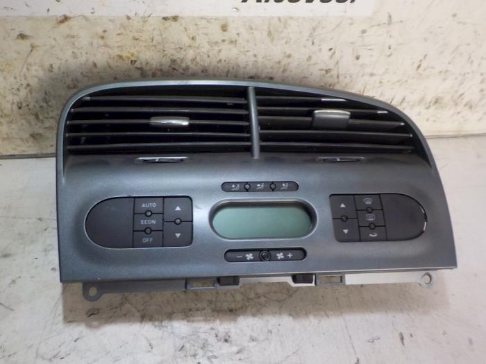 Heater control panel from a Seat Altea XL (5P5) 2.0 TDI DPF 2008