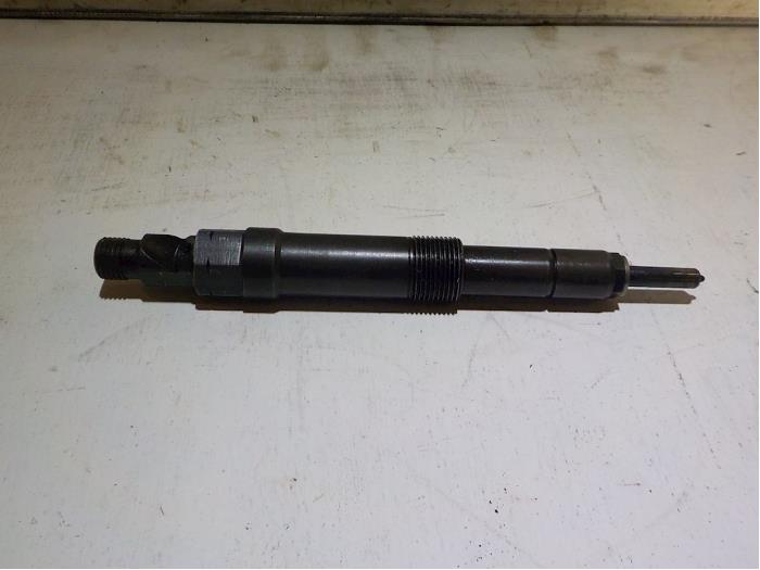 Injector (diesel) from a Ford Transit Tourneo 2.0 TDCi 16V