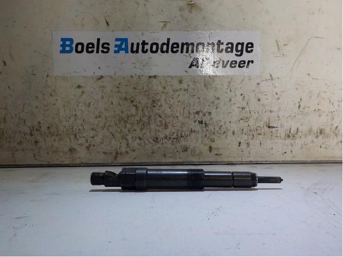 Injector (diesel) from a Ford Transit Tourneo 2.0 TDCi 16V