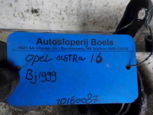 Used Power steering pump Opel Astra G Caravan (F35) 1.6 GL,Club,Sport,CDX Price € 30,00 Margin scheme offered by Boels Autodemontage