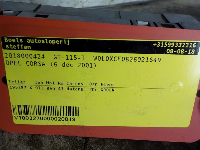 Begagnade Klocka Opel Corsa C (F08/68) 1.0 12V Pris € 10,00 Marginaltabell erbjuds av Boels Autodemontage