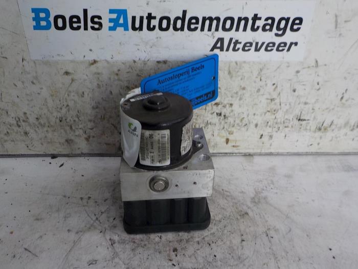 ABS pump from a Ford Focus 2 Wagon 1.6 TDCi 16V 110 2007