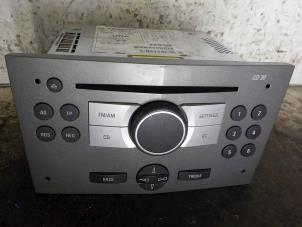 Used Radio CD player Opel Astra H (L69) 1.8 16V Price € 50,00 Margin scheme offered by Boels Autodemontage