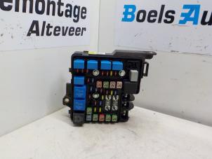 Usados Caja de fusibles Kia Cee'd (EDB5) 1.6 CRDi 16V Precio € 40,00 Norma de margen ofrecido por Boels Autodemontage