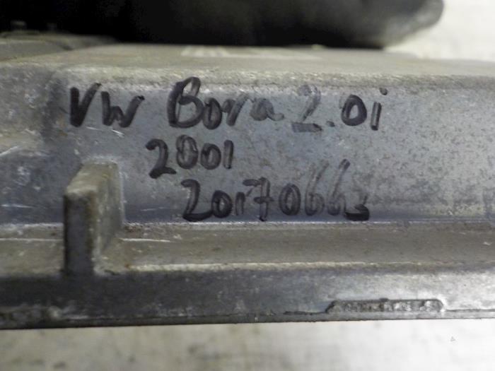 Used Engine management computer Volkswagen Bora (1J2) 2.0 Price € 50,00 Margin scheme offered by Boels Autodemontage
