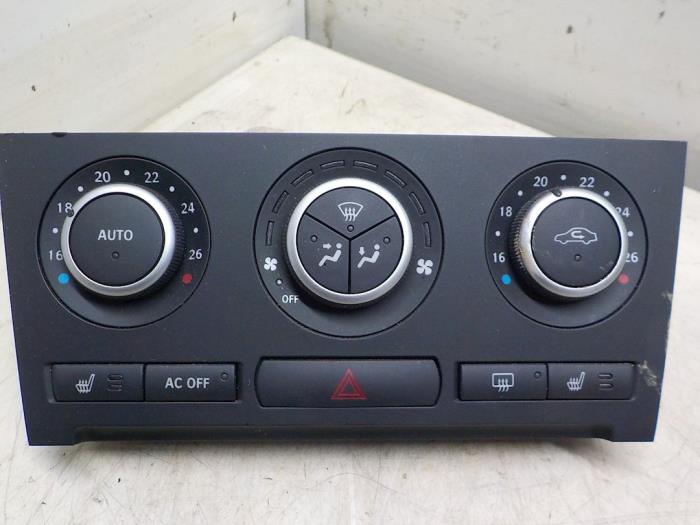 Używane Panel climatronic Saab 9-3 Sport Estate (YS3F) 2.0t 16V BioPower Cena € 75,00 Procedura marży oferowane przez Boels Autodemontage