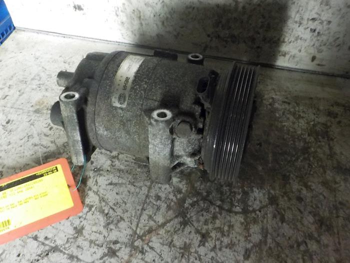 Air conditioning pump from a Renault Scénic II (JM) 1.5 dCi 100 2004