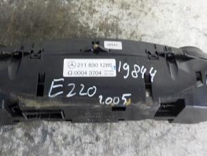 Usados Panel de control de calefacción Mercedes E (W211) 2.2 E-220 CDI 16V Precio € 30,00 Norma de margen ofrecido por Boels Autodemontage