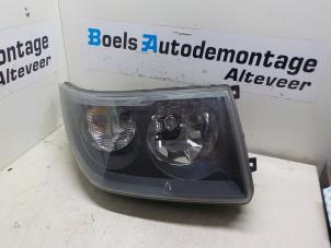 Used Headlight, left Volkswagen Crafter 2.0 BiTDI Price € 140,00 Margin scheme offered by Boels Autodemontage
