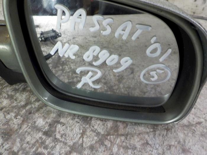Wing mirror, right from a Volkswagen Passat 2001