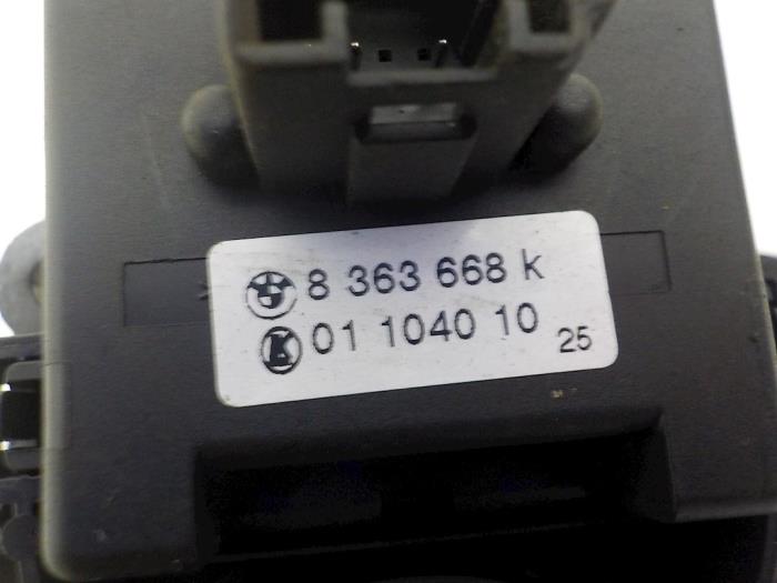 Interruptor combinado columna de dirección de un BMW 3 serie (E46/4) 318i 1999